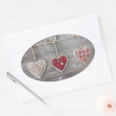 Sticker Ovale Coeurs sur une table en bois (Enveloppe)