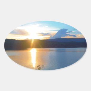 Sticker Ovale Coucher de soleil bleu sur le lac
