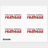 Sticker Ovale Girl friend est Redhead (Feuille)