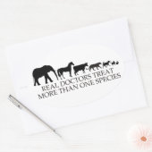 Sticker Ovale Les Vétérinaires Traitent Plus D'Une Espèce (Enveloppe)