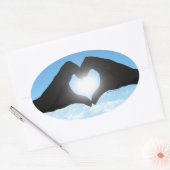 Sticker Ovale Mains en forme de coeur Silhouette sur ciel bleu (Enveloppe)
