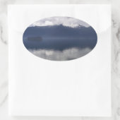Sticker Ovale Misty Alaskan Sea dans les tons bleu (Sac)