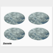 Sticker Ovale Nuages blancs et moelleux dans le ciel bleu (Feuille)