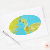 Sticker Ovale Oie-bébé jaune avec eau bleu clair (Enveloppe)