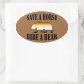 Sticker Ovale Ours gai Sauvez un cheval Marche un ours (Sac)