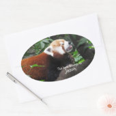 Sticker Ovale Panda rouge en train de sortir sa langue (Enveloppe)