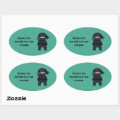 Sticker Ovale Petit guerrier ninja sur fond vert (Feuille)