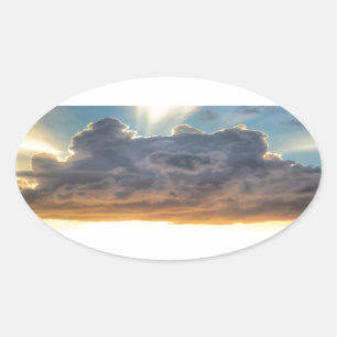 Sticker Ovale Rayons de soleil à travers les nuages orageux