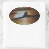 Sticker Ovale Silhouette de la fille surfeuse (Sac)