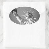 Sticker Ovale Statue blanche noire de la Liberté (Sac)