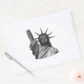 Sticker Ovale Statue noire et blanche de la Liberté (Enveloppe)
