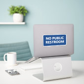 Sticker Panneau Pas de Toilettes Publiques (Ordinateur portable sur le bureau)
