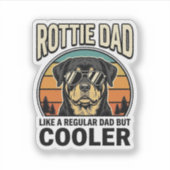Sticker Papa Rottie comme un papa normal mais design plus  (Devant)