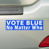 Sticker pare-chocs 'VOTE BLUE Peu importe qui' (En voiture)