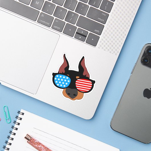 Sticker Patriotique Doberman (Ordinateur portable avec iPhone)