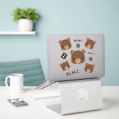 Sticker Petit ours Brown mignon avec nom personnalisé (Ordinateur portable sur le bureau)