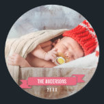 Sticker photo de Noël Merrier<br><div class="desc">Nos autocollants personnalisés modernes et chics peuvent être utilisés comme scellés d'enveloppe,  étiquettes cadeaux,  autocollants de faveur,  articles étiquettes,  et plus encore. Les possibilités sont infinies alors allez-y et utilisez-les de façon créative. Disponible en d'autres couleurs. Des couleurs personnalisées sont également disponibles sur demande.</div>