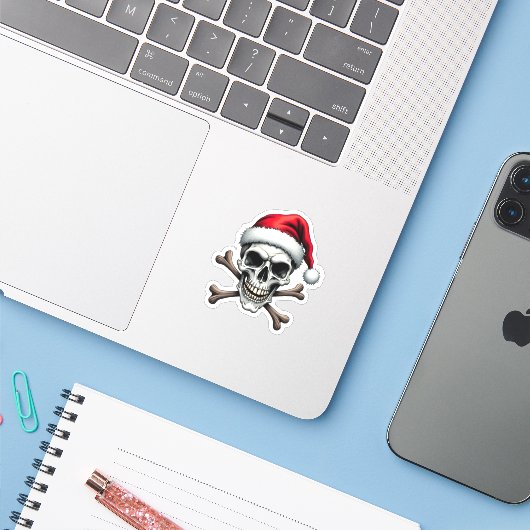 Sticker Pirate Christmas Skull & Crossbones Santa Hat. Got (Ordinateur portable avec iPhone)
