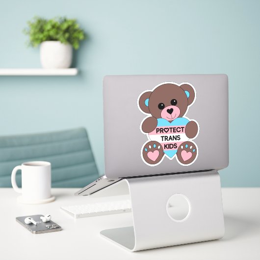 Sticker Protéger Trans Kids Pride Drapeau Teddy Bear (Ordinateur portable sur le bureau)