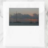 Sticker Rectangulaire Bateaux à voile dans Sunset Tropical Seascape (Sac)