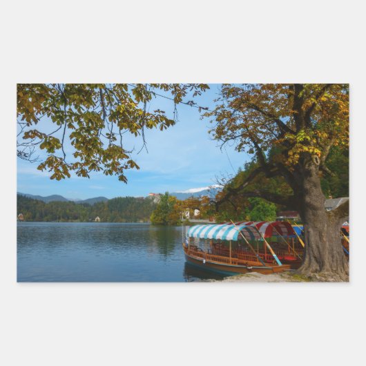Sticker Rectangulaire Bateaux touristiques dans le lac Bled en automne (Devant)