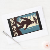 Sticker Rectangulaire BELIEVE Bigfoot UFO (Enveloppe)