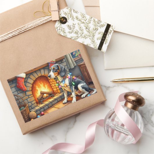 Sticker Rectangulaire Bluetick Coonhound Fireplace with Christmas Lights (Cadeaux)
