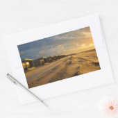 Sticker Rectangulaire Cabines de plage au coucher du soleil sur la côte (Enveloppe)