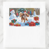 Sticker Rectangulaire Cavalier King Charles Spaniel Neige avec Noël (Sac)