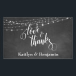 Sticker Rectangulaire Chalkboard et Strings légers Love & Thanks<br><div class="desc">Ce joli design se distingue par ses cordes lumineuses et un arrière - plan en damier. Le point focal est une couche de typographie frappante lisant "amour & merci" rendu dans une police tourbillonnante et élaborée. Utilisez le champ modèle pour ajouter vos noms. De nombreuses pièces de coordination sont disponibles...</div>