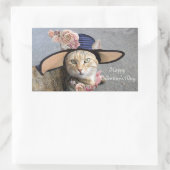 STICKER RECTANGULAIRE CHAT ÉLÉGANT AVEC GRAND CASQUETTE DIVA, ROSES ROSE (Sac)