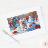 Sticker Rectangulaire Chien maltais courant dans la neige avec Casquette (Enveloppe)