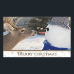 Sticker Rectangulaire Christmas Deer et Snowman<br><div class="desc">Gros cerf à dos de boeuf qui va chercher le nez de la carotte de bonhomme de neige pour Joyeux Noël.</div>