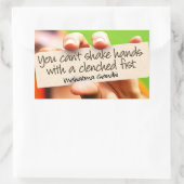 Sticker Rectangulaire Citation inspirée du Mahatma Gandhi "Serrez la mai (Sac)