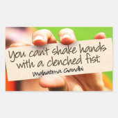 Sticker Rectangulaire Citation inspirée du Mahatma Gandhi "Serrez la mai (Devant)
