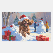 Sticker Rectangulaire Cocker Spaniel courant dans la neige avec un chape (Devant)