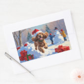 Sticker Rectangulaire Cocker Spaniel courant dans la neige avec un chape (Enveloppe)