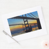 Sticker Rectangulaire Coucher de soleil sur le pont de la baie de Chesap (Enveloppe)
