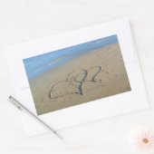 Sticker Rectangulaire Deux coeurs dans le sable de plage (Enveloppe)