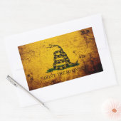 Sticker Rectangulaire Drapeau noir Grunge Gadsden (Enveloppe)