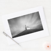 Sticker Rectangulaire Eglise sur une colline en noir et blanc (Enveloppe)