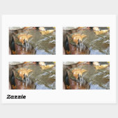 Sticker Rectangulaire Feuilles d'automne dans la cascade II Photographie (Feuille)