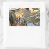 Sticker Rectangulaire Feuilles d'automne dans la cascade II Photographie (Sac)
