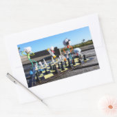 Sticker Rectangulaire Fubby joue à l'échecs. (Enveloppe)