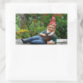 Sticker Rectangulaire Gnome relaxant avec Casquette Père Noël (Sac)