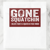 Sticker Rectangulaire Gone Squatchin (Distressed Squatin) Squatch dans c (Sac)