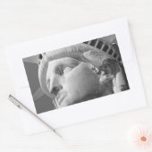 Sticker Rectangulaire Gros plan noir et blanc Statue de la Liberté (Enveloppe)