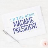 STICKER RECTANGULAIRE JE SUIS AVEC ELLE ! ! (Enveloppe)