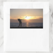 Sticker Rectangulaire Jouer Au Golf Au Coucher Du Soleil (Sac)