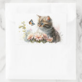 Sticker Rectangulaire Kitten et papillon dans le jardin (Sac)